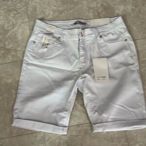 New Sandpiper White Bermuda Shorts 14